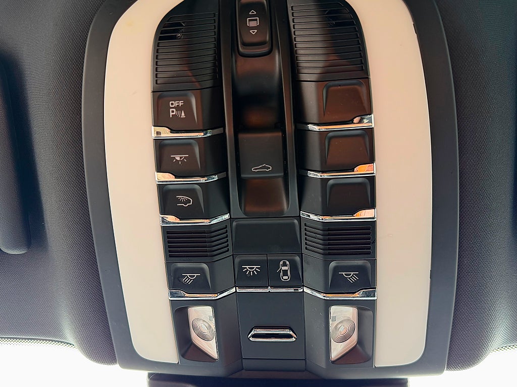 Porsche Macan PDK Base|Sport Chrono|21"|Värmare|CarPlay|BOSE|Panorama
