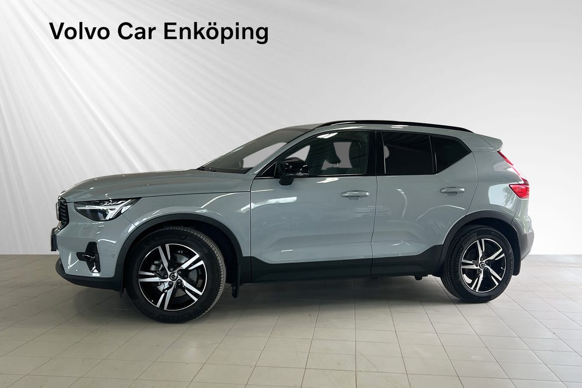 Volvo XC40 2025, photo 3/58