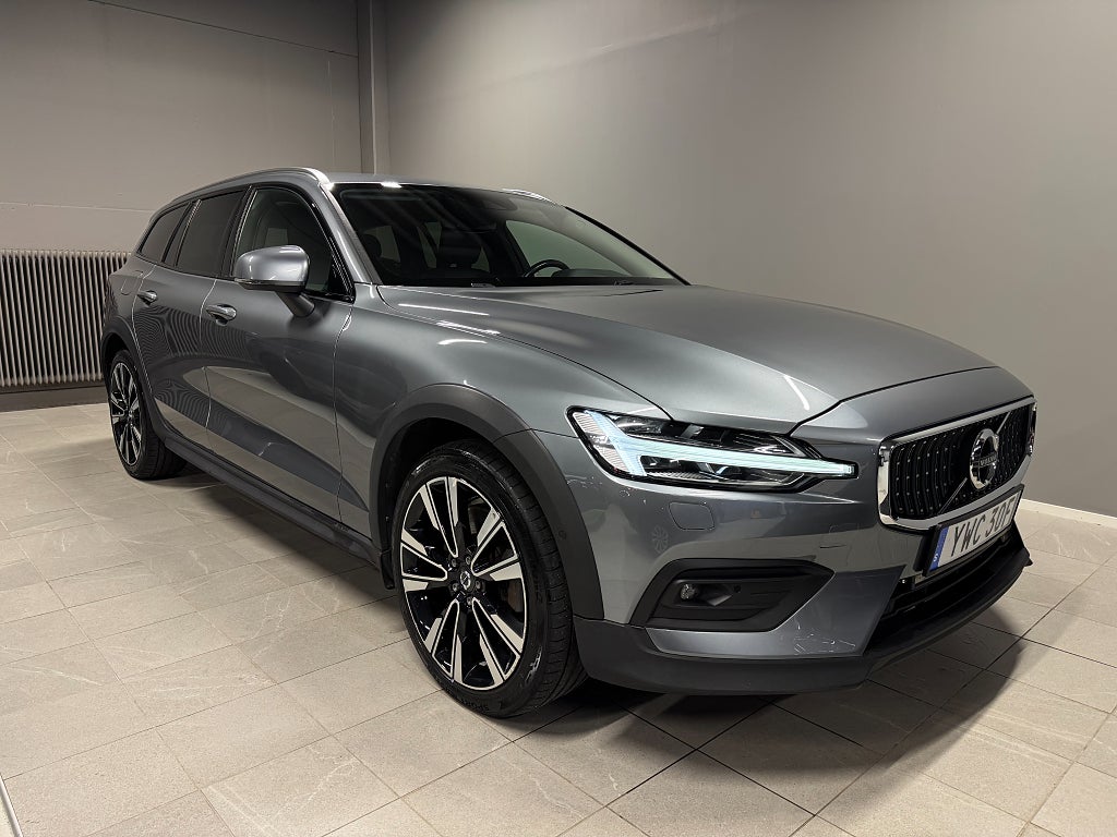 Volvo V60 Cross Country D4 AWD Geartronic Momentum Backkamera VoC H/K Navi Drag