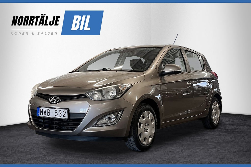 Hyundai i20 1.2 84 HK PREMIUM BACKKAMERA PDC NYSERV NYBES 426KR/ÅR