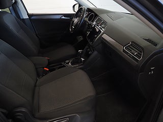 SUV Volkswagen Tiguan 12 av 23