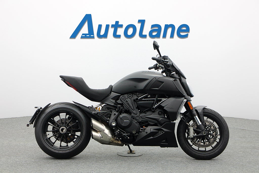 Ducati Diavel 1260 *Nyservad Nya däck