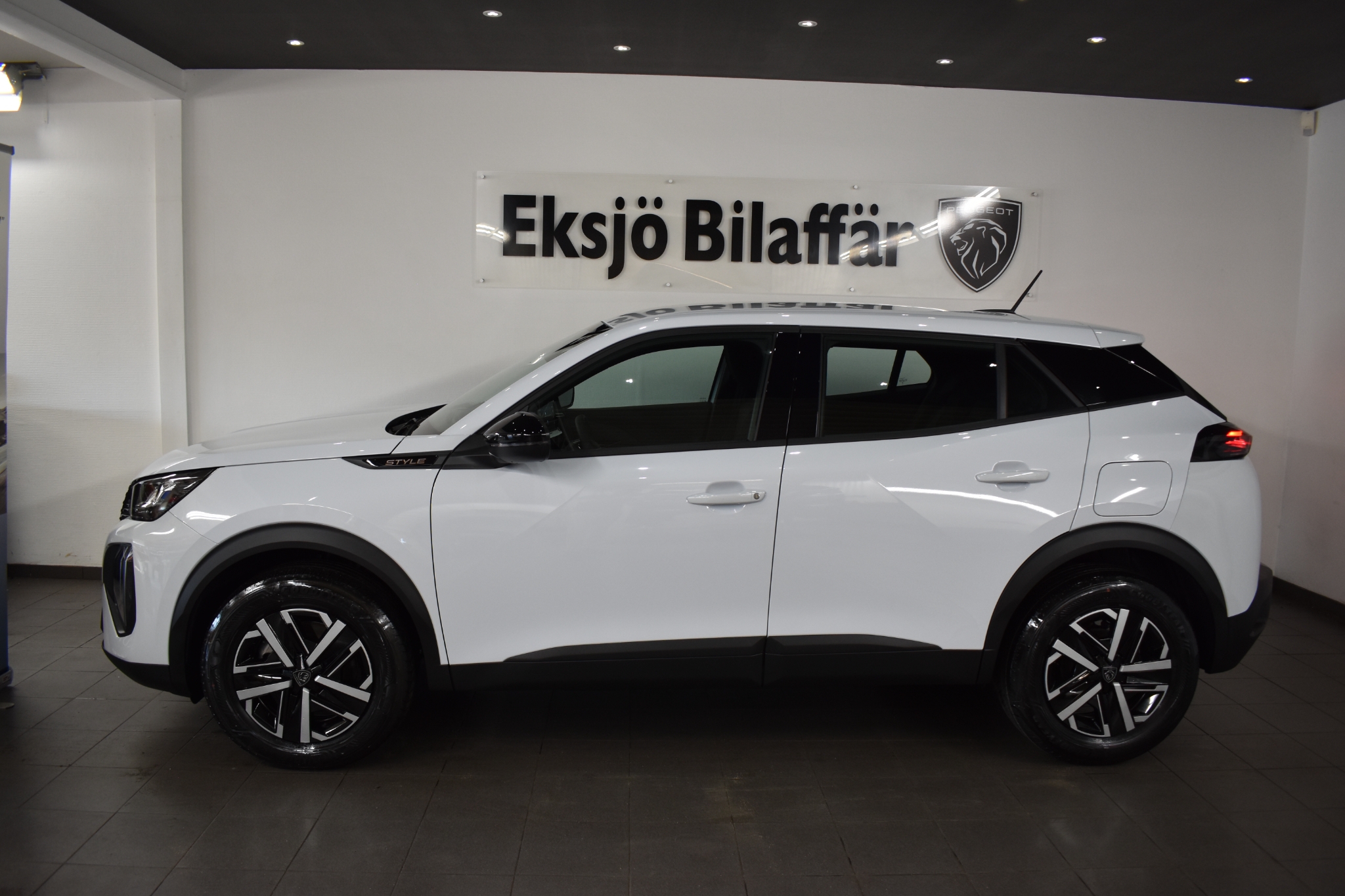 Peugeot 2008 Hybrid STYLE 145hk Automat 2026, kuva 3/10