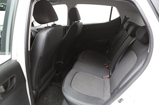 Halvkombi Hyundai i10 19 av 20