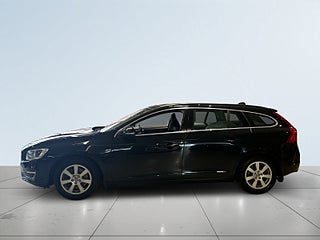 Volvo V60 D4 AWD Momentum Dragkrok Mvärme Farthållare Psens S&V – bild 4