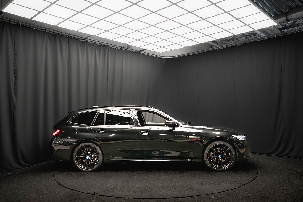 BMW 330e xDrive M Sport BLACK DRAG KAMERA 19'' 1-ÄGARE MOMS