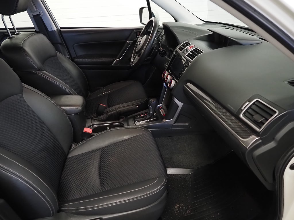 Subaru Forester 2,0i 150hk XS CVT AWD Dragkrok Kamera