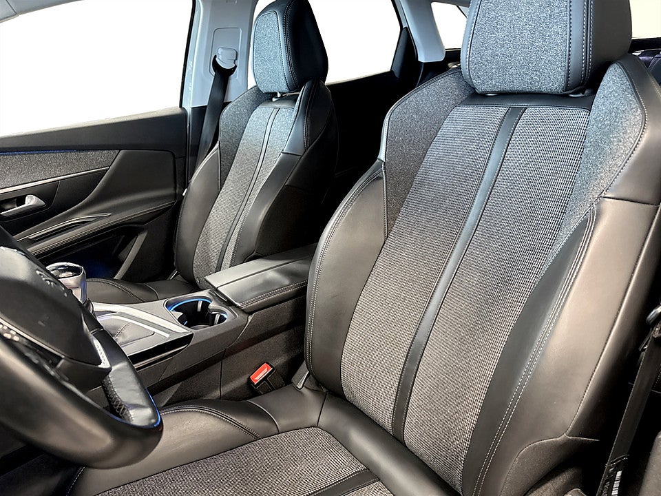 Bild på Peugeot 3008 Allure 1.2 PT 130hk CARPLAY FARTHÅLLARE