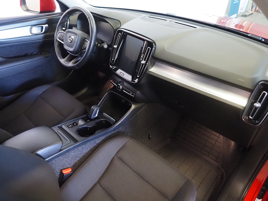 Volvo XC40 D3 AWD Geartronic Momentum 150hk | B-Kamera | Drag | 2020