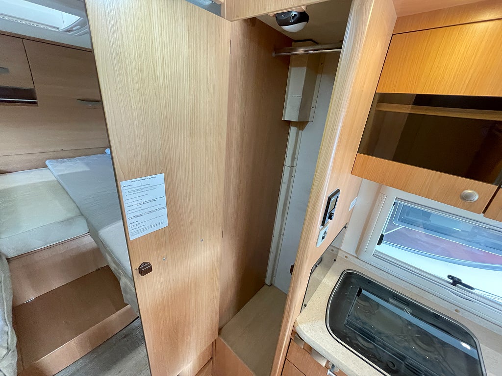 Adria Vision 707 SL /AC bodel/Solcell x2/Ugn/Taksäng/Långbäddar/Fint s - Adria