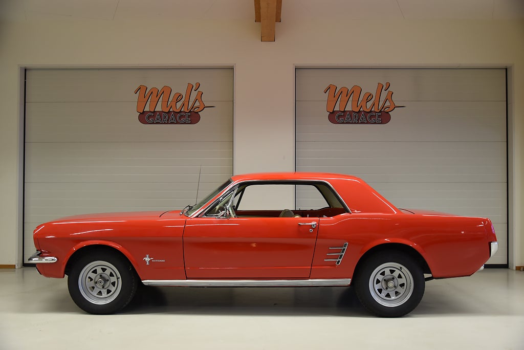 Ford Mustang 2-dr Hardtop Rak 6 cyl med automat. Trevlig bil