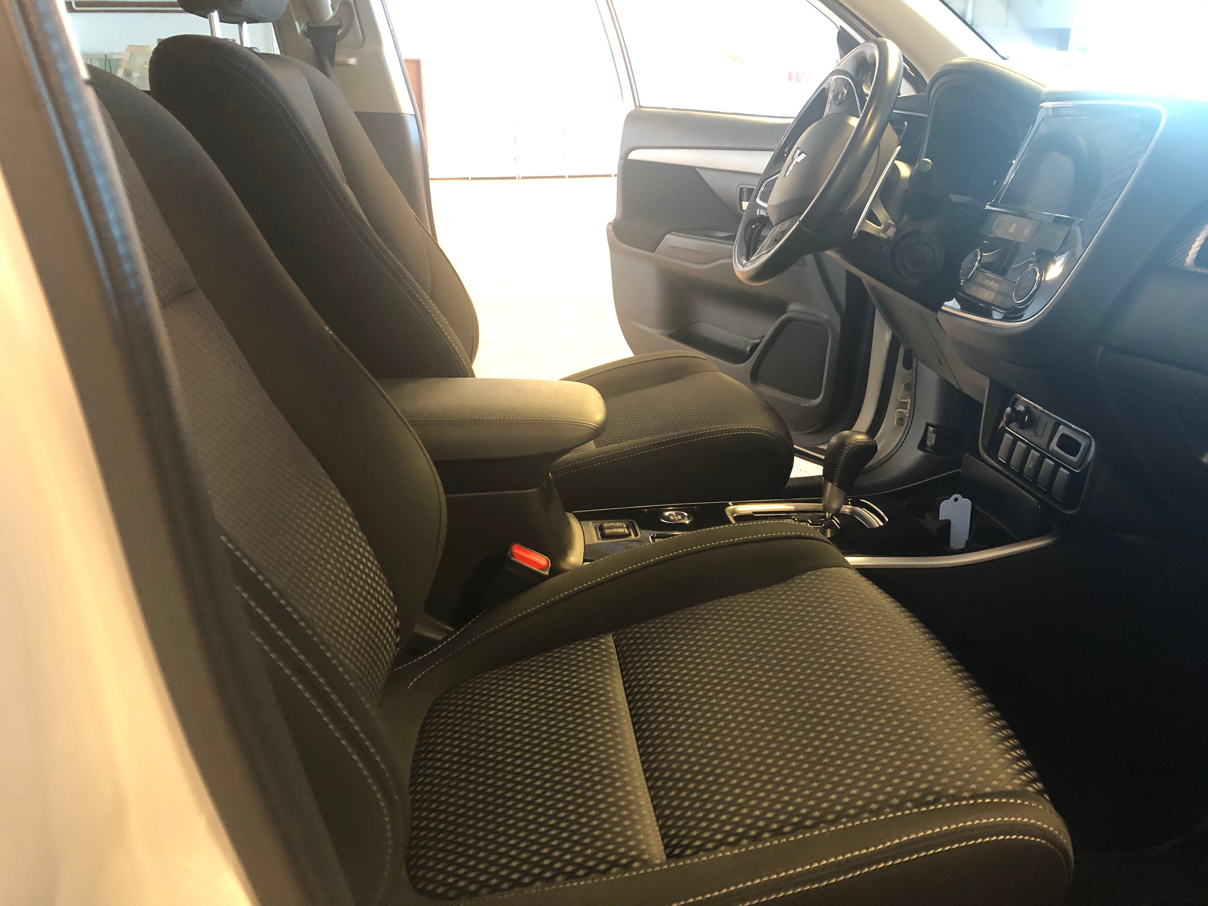 Mitsubishi Outlander 2018, bild 7/30