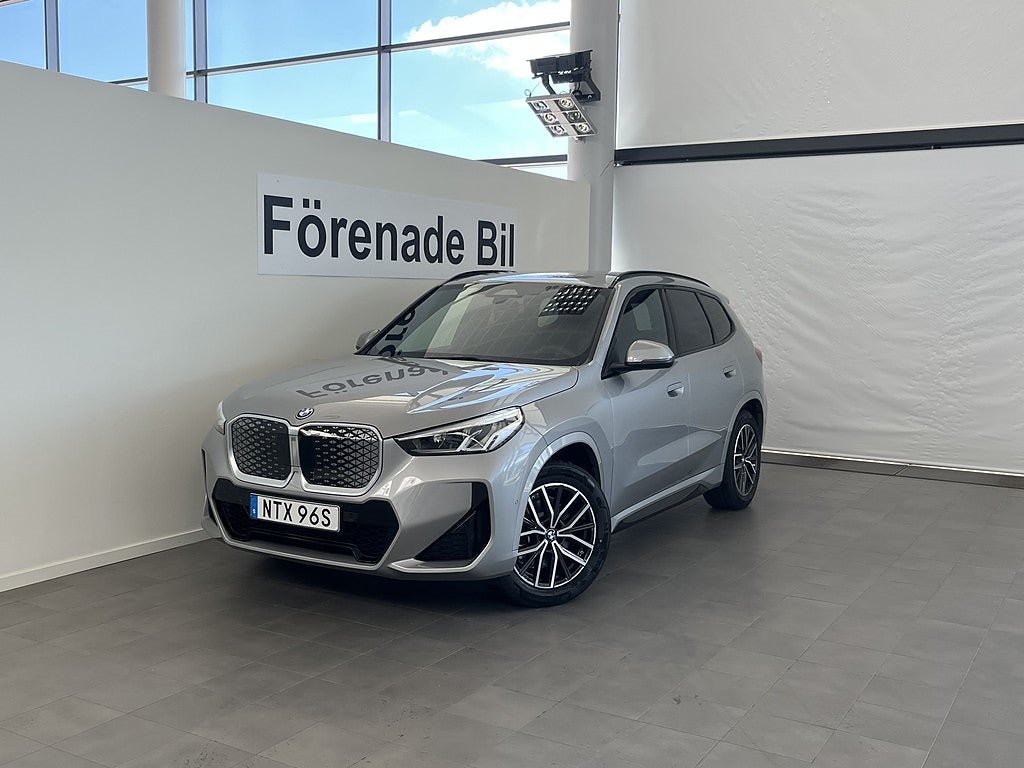 BMW iX1 xDrive30 M Sport Drag Rattvärme Adaptiv Farth. 