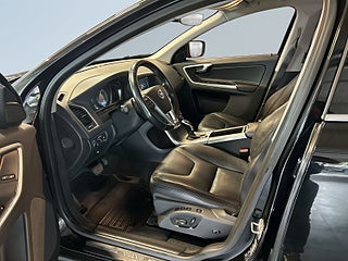 Volvo XC60 D4 AWD Aut Summum Business Edt Skinn/Dvärm/SoV/Ledramp – bild 7