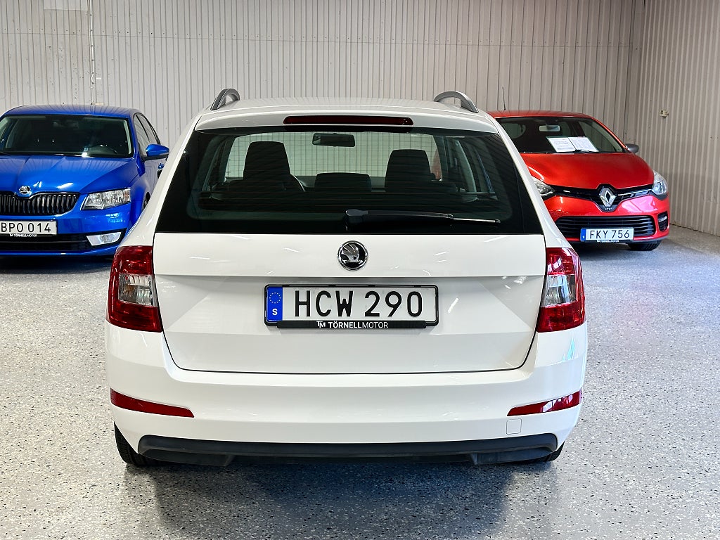 Skoda Octavia Kombi 1.6 TDI Euro 6 Nybesiktigad Nyservad Kamrem bytt