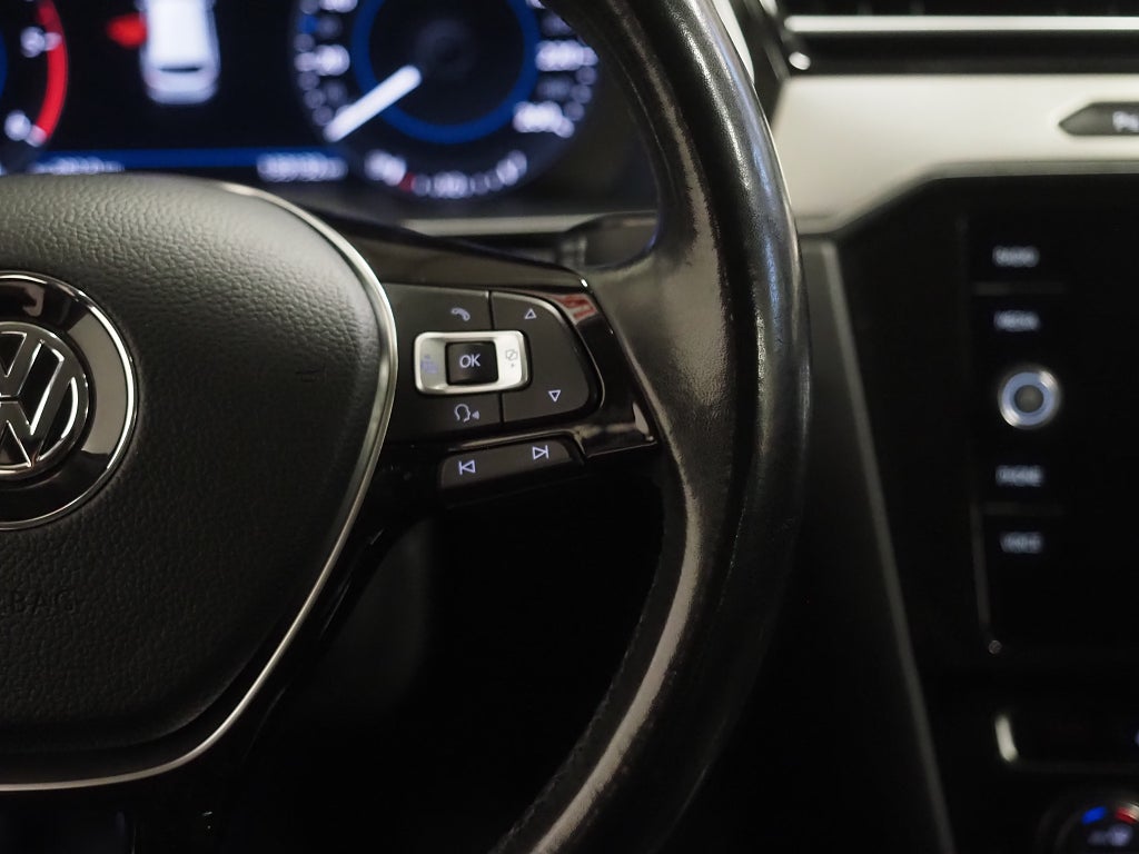 Volkswagen Passat SC TDI 190hk R-Line |Drag|D-värm|Kamera|Cockpit| 2018