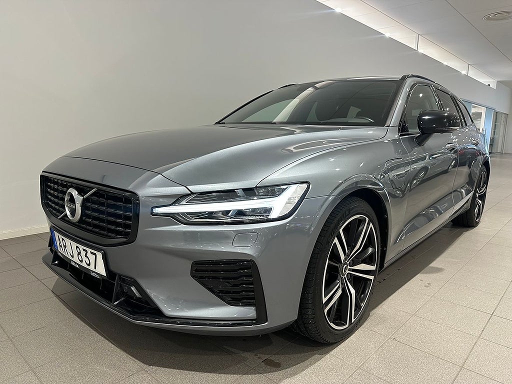 Volvo V60 Recharge T8 R-Design / Dragkrok / Panoramatak /...