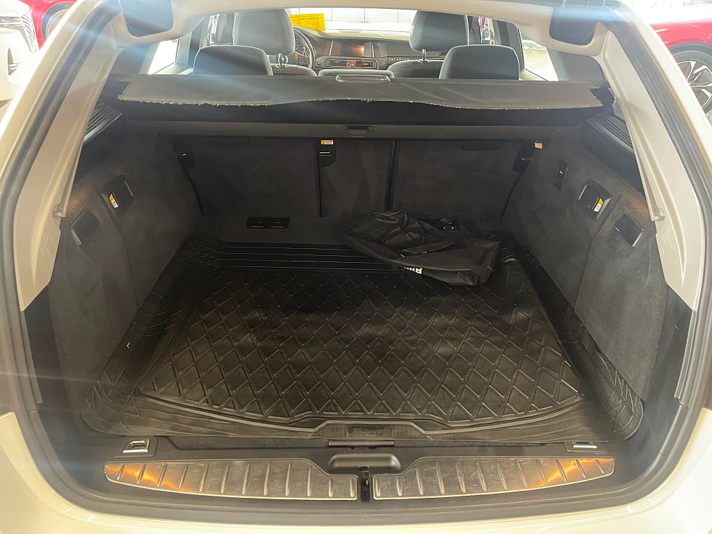 BMW 520d xDrive Touring 190 hk VÄRMARE DRAG