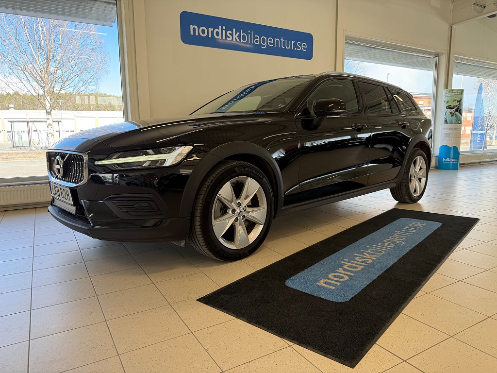 Volvo V60 Cross Country B4d 197hk Aut AWD Momentum*Helläder NAV VOC Backkamera*