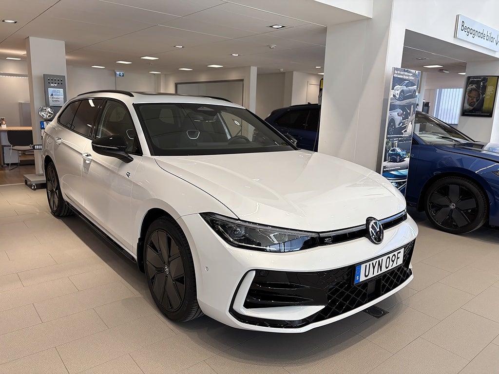 Volkswagen Passat EHYBRID 272 DSG6 R-LINE *Lagerbil*