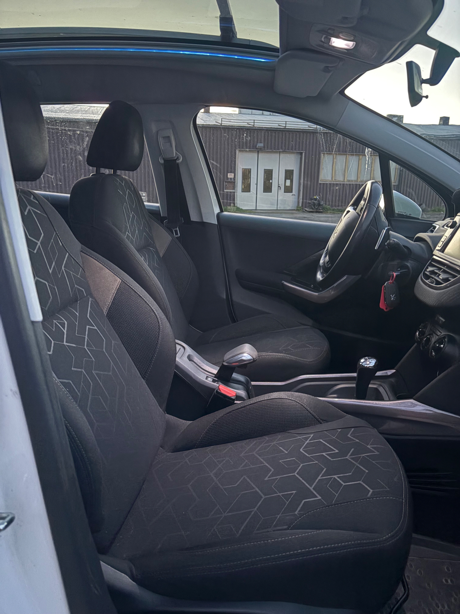 Peugeot 2008 1.6 e-HDi EGS Euro 5 2014, kuva 6/10