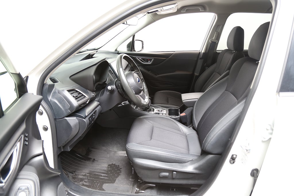 Subaru Forester 2,0i e-Boxer XFuel AWD Aut Extraljus Motorvärmare 2024
