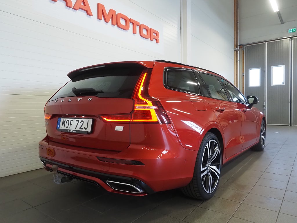 Volvo V60 Recharge T8 AWD Geartronic R-Design H/K 360° Drag Navi 2021