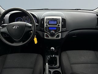 Hyundai i30 CRDi Select Drag/SoV-Däck/Värmare/Psens – bild 8