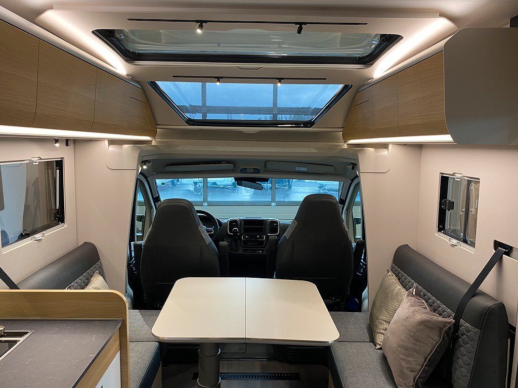 Adria Coral 670 DL Plus  3500 kg / Face to Face / Aut 140hk - Adria