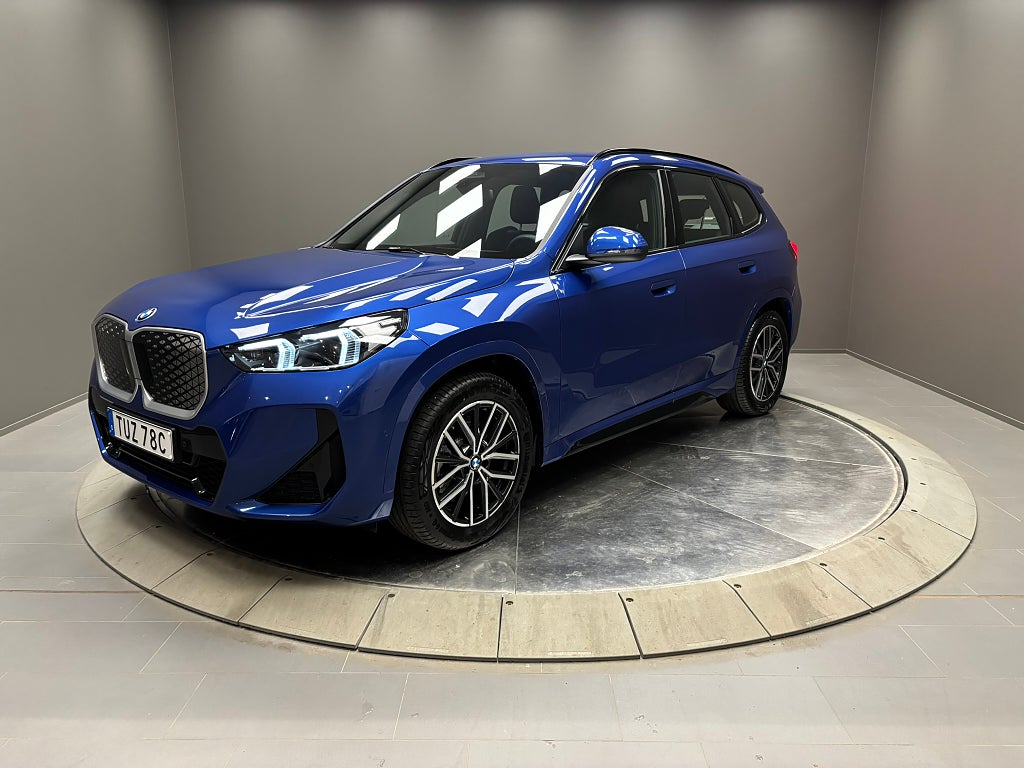BMW iX1 xDrive30 M sport Premium Comfort Dragkrok BiliaDays26