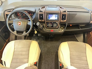 Husbil-integrerad Adria SONIC 700 SC 25 av 27