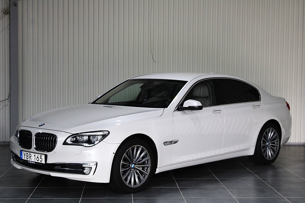 BMW 750 i 450hk 4100-Mil Fullutrustad Head-Up display 360 Ka