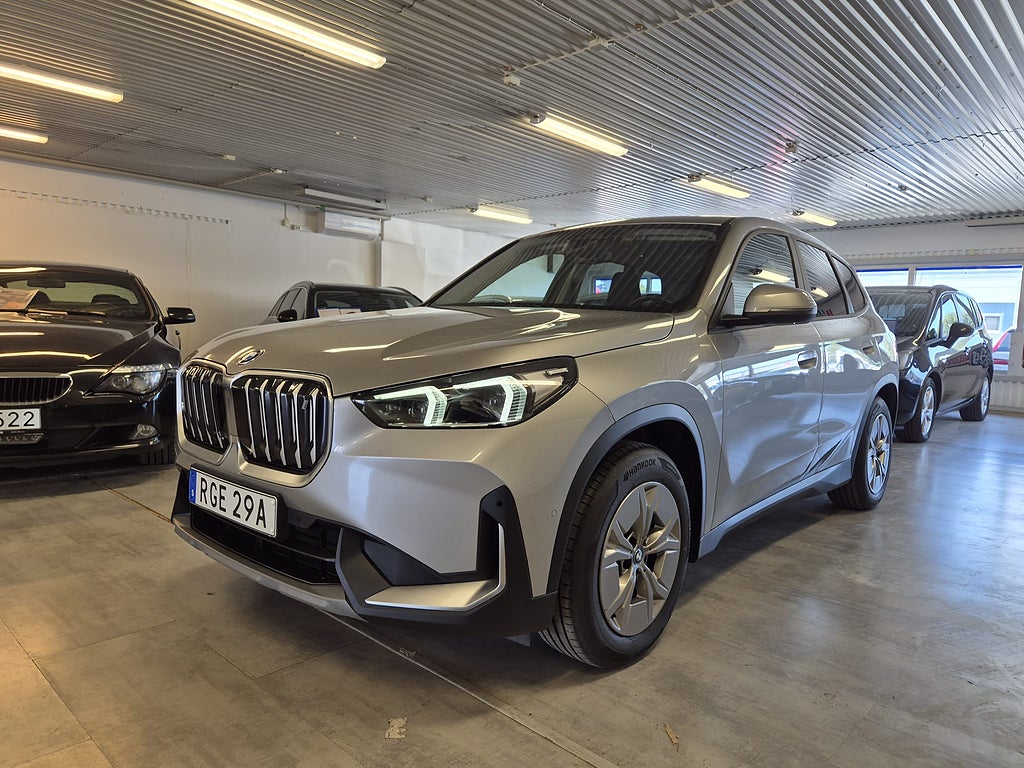 BMW iX1 xDrive30 Panorama Sportstolar Navi Kamera 