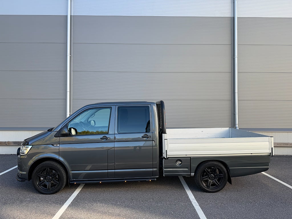 Volkswagen Transporter Dubbelhytt T32 2.0 TDI 204hk 4M Flak /SE UTR!/239´+