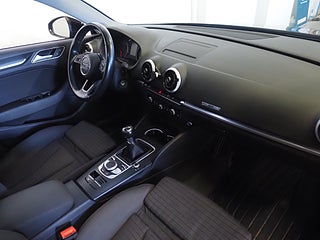 Sedan Audi A3 8 av 21