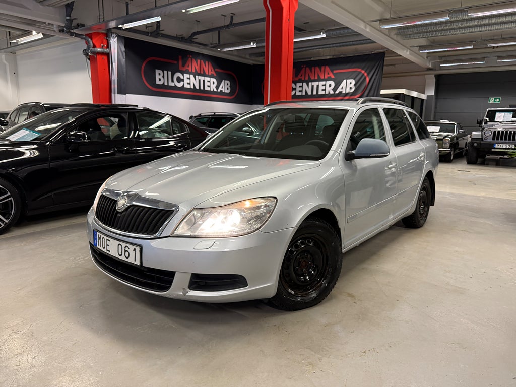 Skoda Octavia Kombi 2.0 TDI Automat Drag M-värmare Låg års