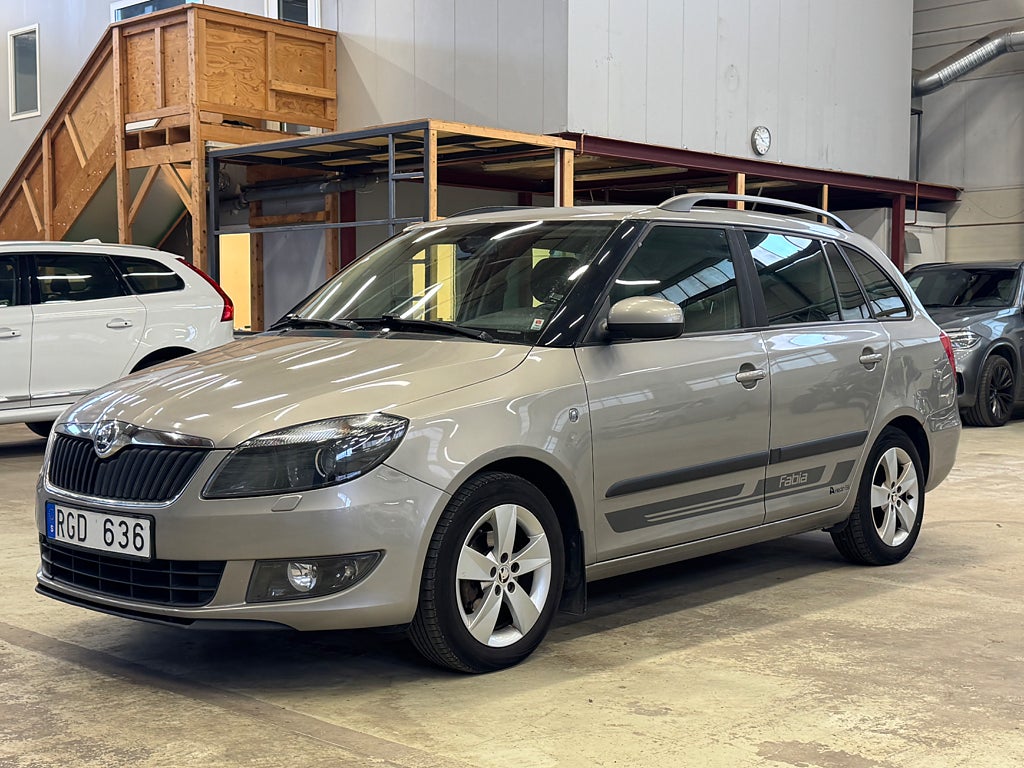 Skoda Fabia 1.2 TSI AMBIENTE VÄRMARE BT AUX PDC 