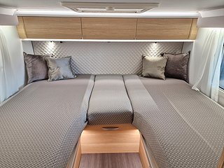Husbil-halvintegrerad Adria Coral Plus 670 DL 18 av 31