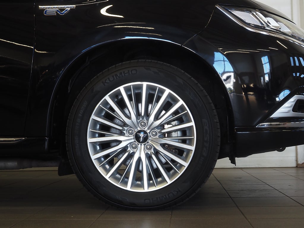 Mitsubishi Outlander PHEV 4WD CVT Business Dragkrok Skinn 360° Kamera 2019