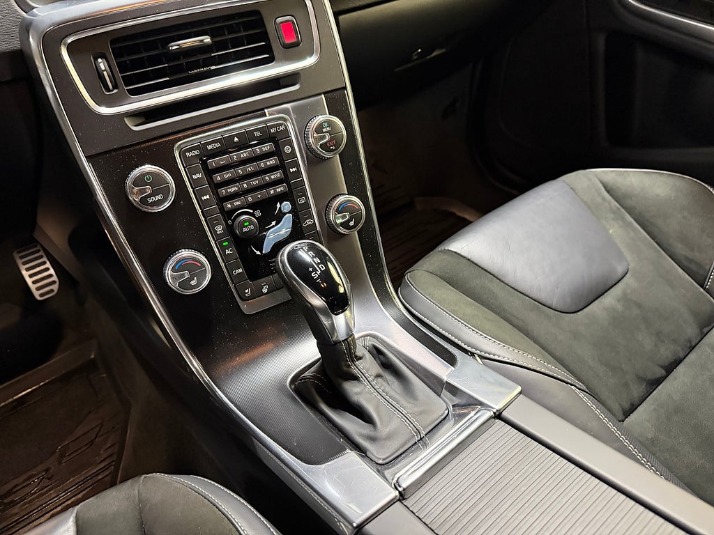 Volvo S60 D4 190hk R-Design |Drag|VOC|HK ljud|Kamera|Navi|