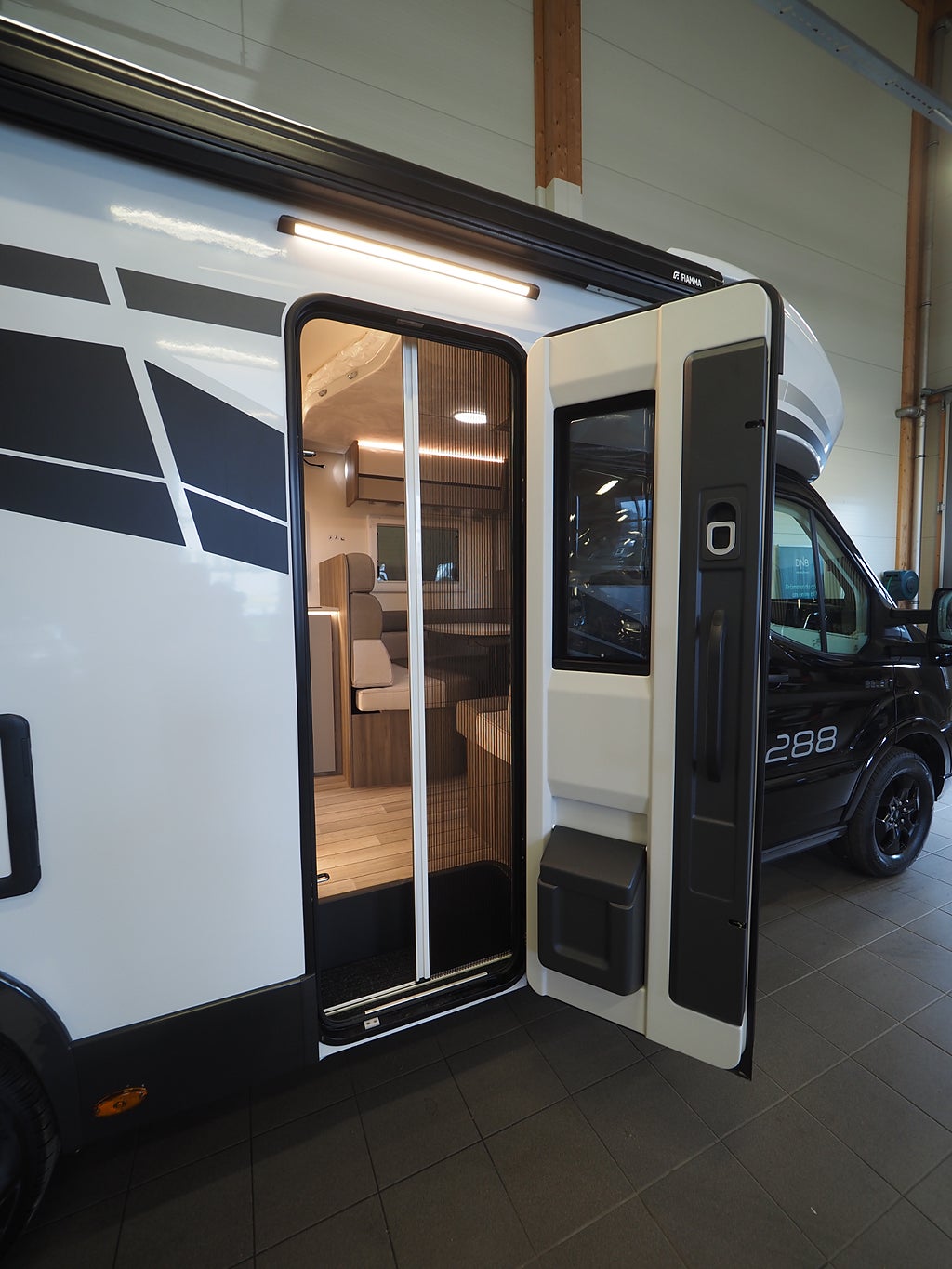 Roller Team Kronos 288 TL Spring Edition I Aut I 165hk I Solcell I Backkamer 2026