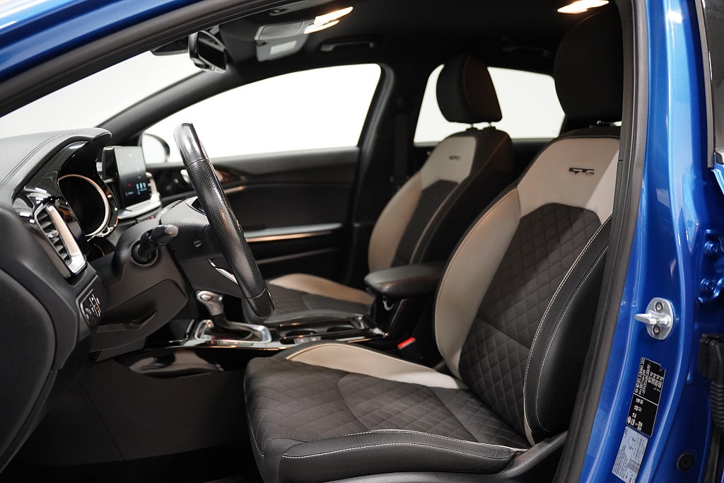 Kia ProCee'd 1.4 T-GDI 140hk GT-Line B-kamera M-värmare Carplay Navi