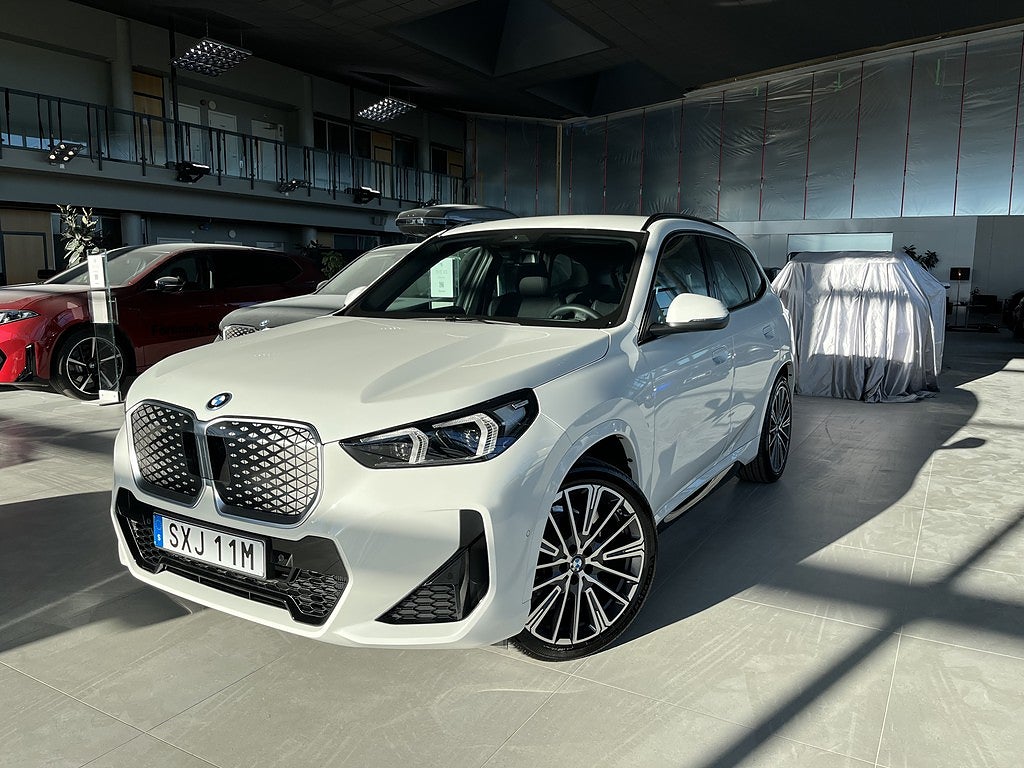 BMW iX1 eDrive20 M Sport Rattvärme Drag H/K 20" Comfort Access