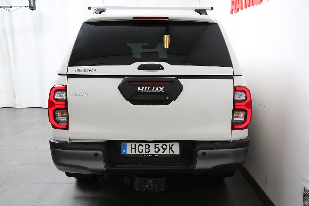 Toyota Hilux Dubbelhytt 2,8 MHEV 204hk Invincible 4WD Flak/Kåpa Moms 2026