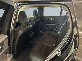 Volvo V60 D3 AWD Momentum Dvärme Dragkrok Navi Rattvärme S&V-däck – bild 13