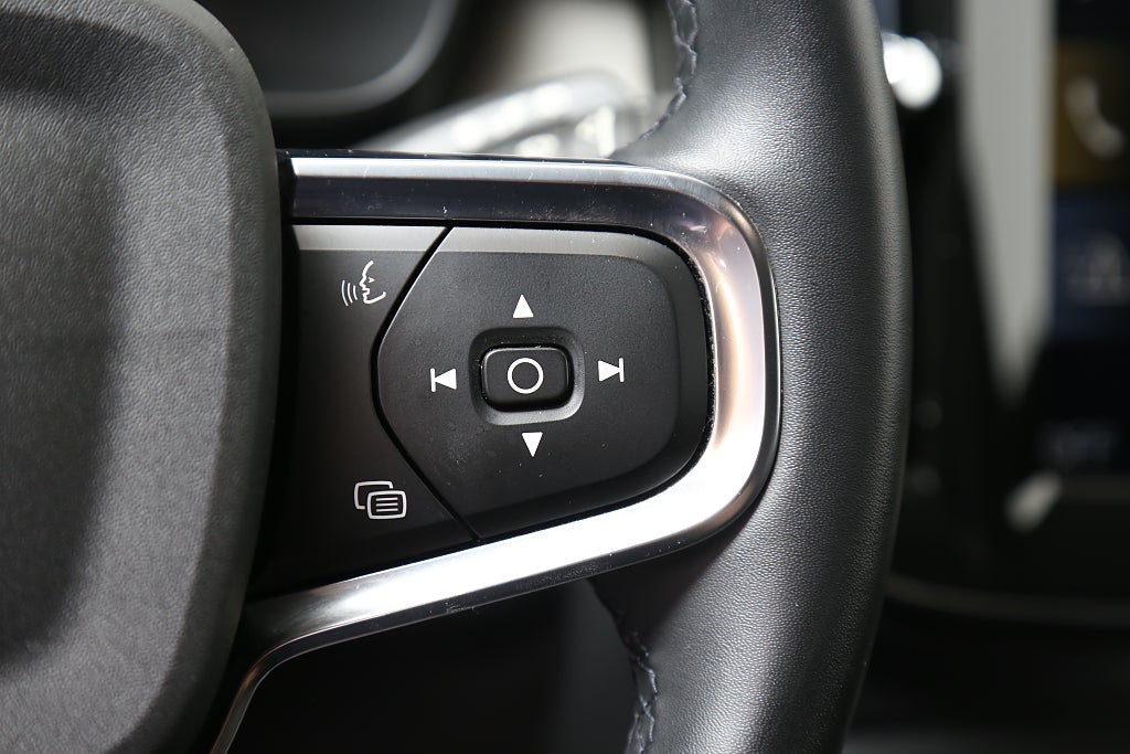 Volvo XC40 Recharge T4 Plug-in Inscription H/K Orrefors Drag Moms 2022