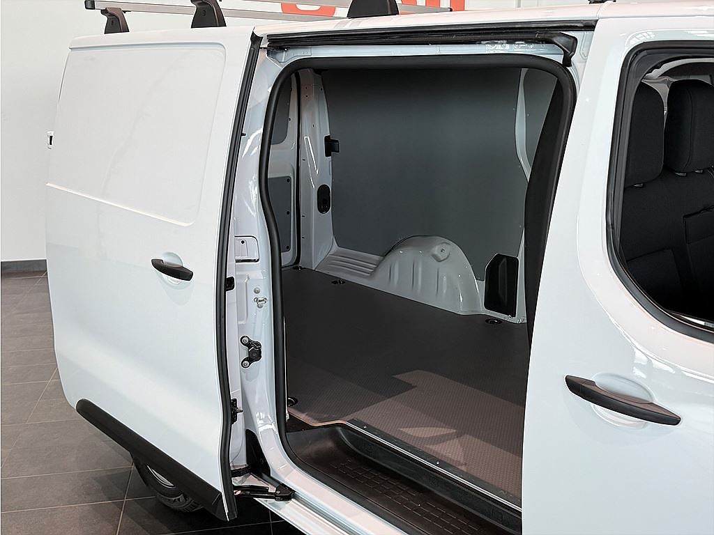 Bild på Opel Vivaro Business 2.0 BHDi 145hk L3 - B-KAMERA, DRAG