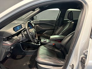 SUV Ford Mustang 8 av 16