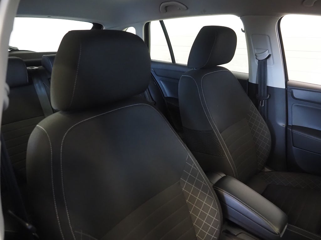 Skoda Rapid Spaceback 1.2 TSI 110hk Style Motorvärmare P-Sensorer 2017