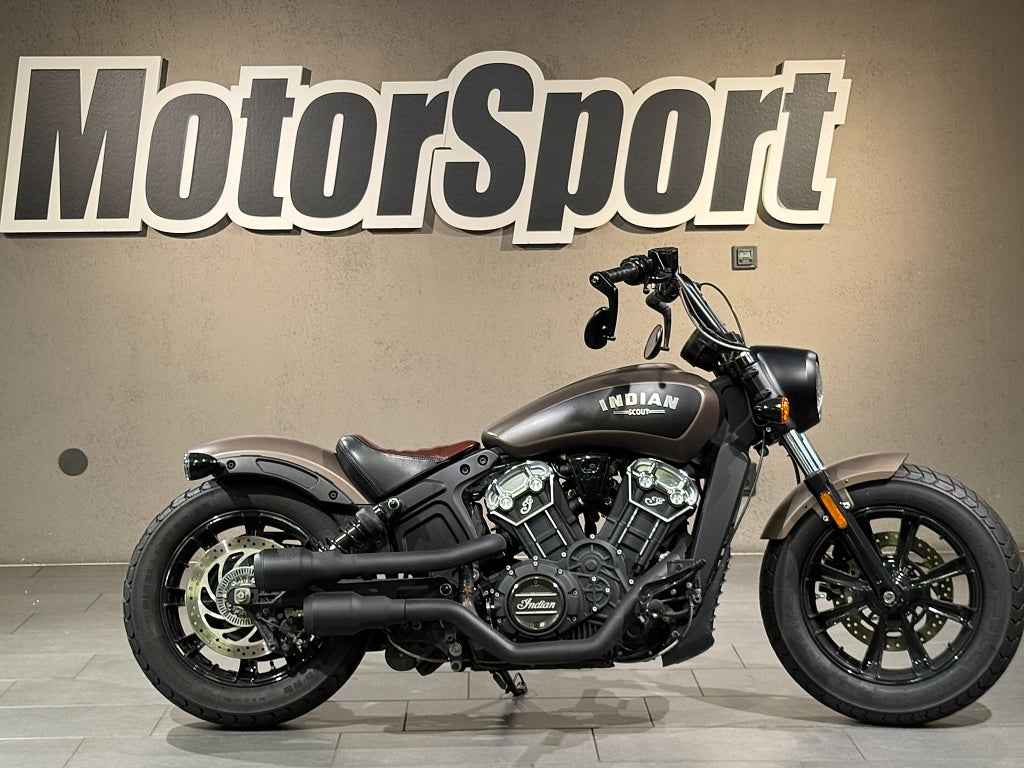 Indian SCOUT BOBBER *VANCE & HINES*